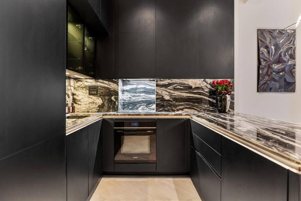 Unique 1 Bedroom Luxury Haven In Apartment London