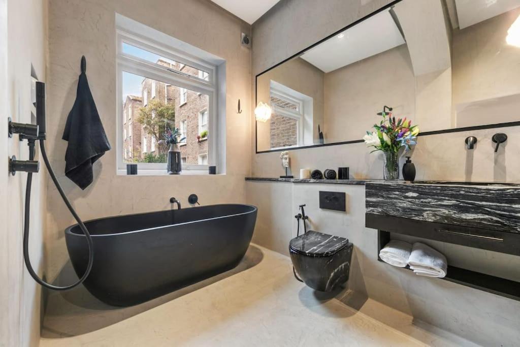 Unique 1 Bedroom Luxury Haven In * London