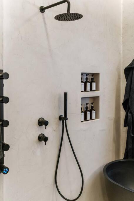 Unique 1 Bedroom Luxury Haven In Apartment London